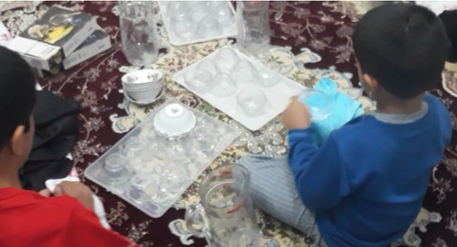 کمکـ کردن بچه ها برای نذر